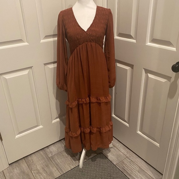 Moon River Smocked V-neck Bodice Tiered Midi Dress, Rust/brown 16532 - Picture 1 of 9